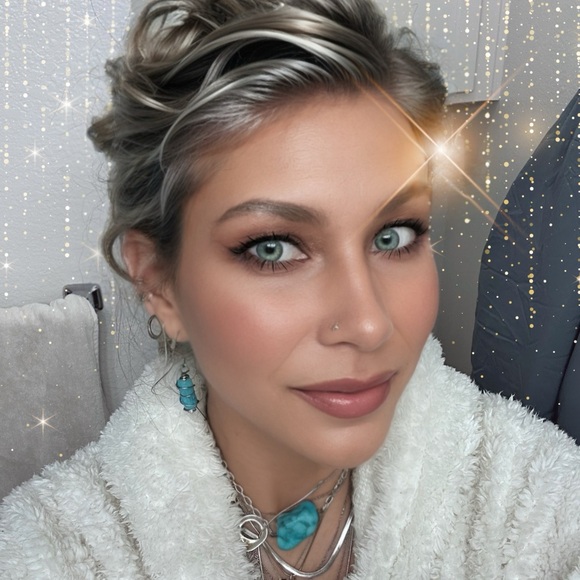 Meet your Posher, Stacie - Picture 4 of 7